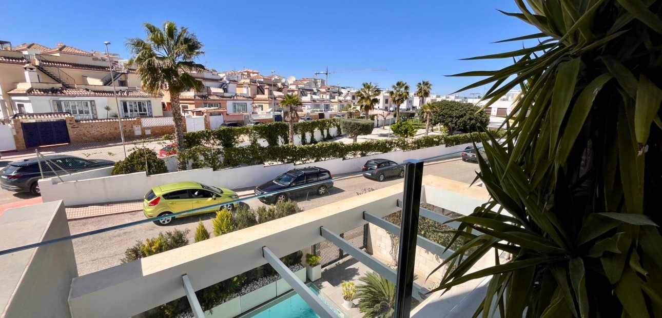 Sale - Terraced house -
Orihuela Costa - Las Filipinas