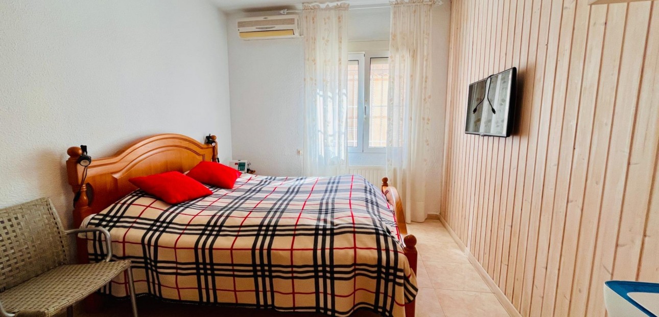 Herverkoop - Villa -
Orihuela Costa - Las Filipinas