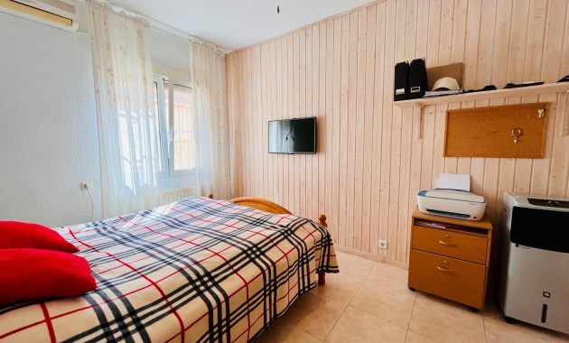 Herverkoop - Villa -
Orihuela Costa - Las Filipinas