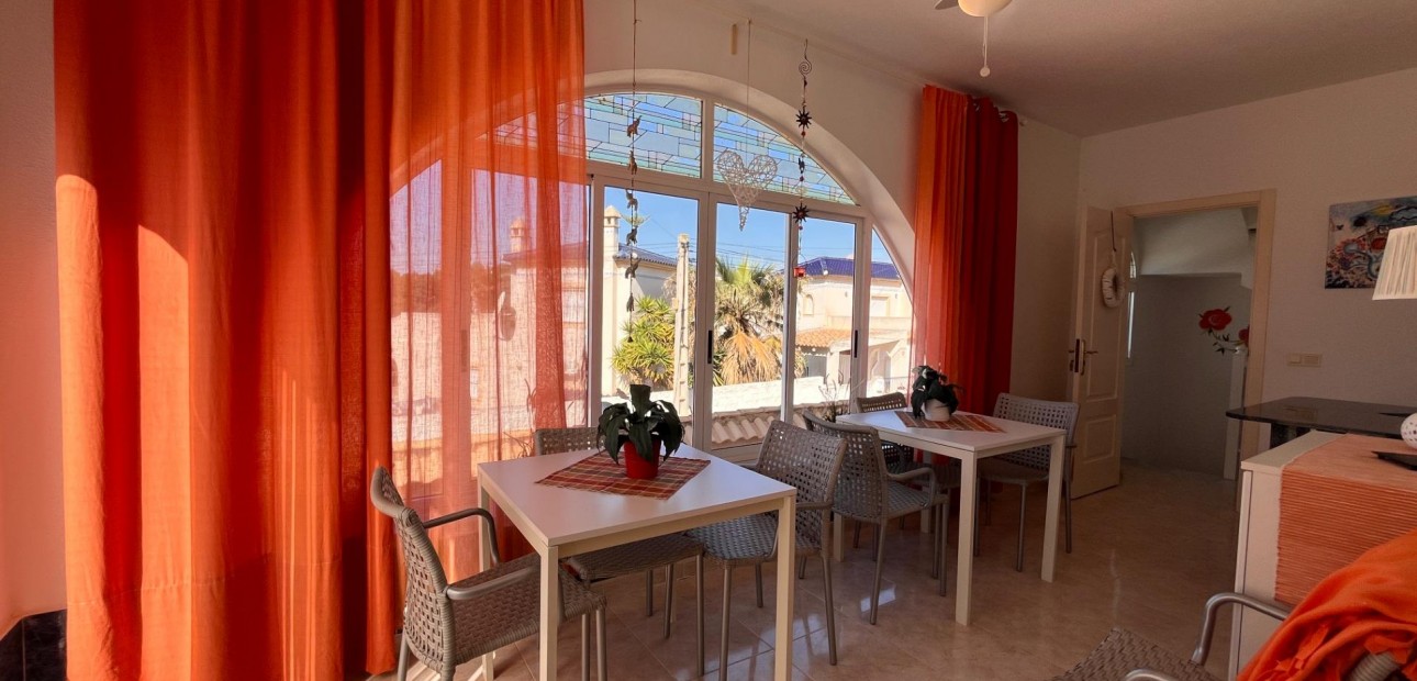 Herverkoop - Villa -
Orihuela Costa - Las Filipinas