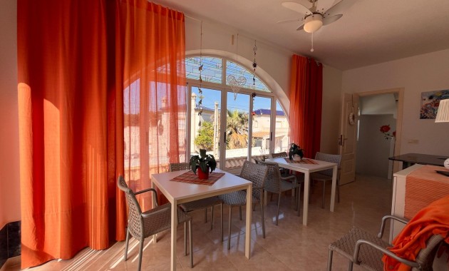 Herverkoop - Villa -
Orihuela Costa - Las Filipinas