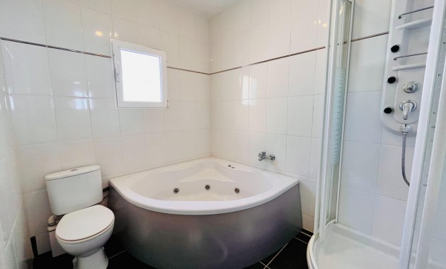 Herverkoop - Villa -
Orihuela Costa - Las Filipinas