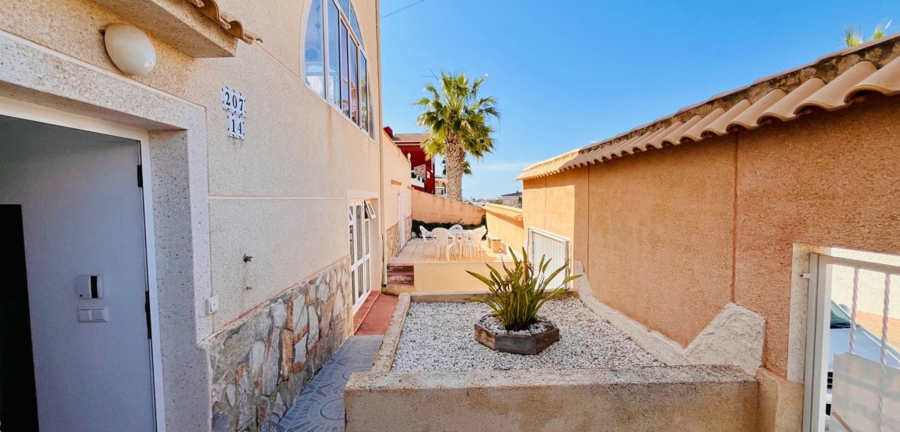 Herverkoop - Villa -
Orihuela Costa - Las Filipinas