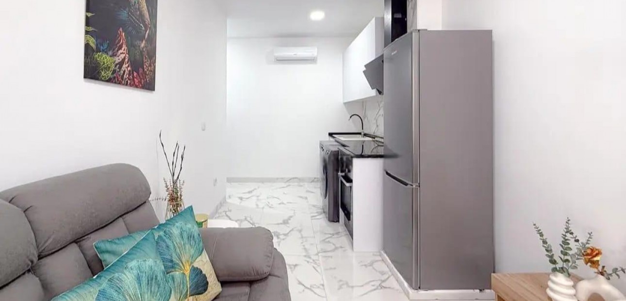 Sale - Apartment / flat -
Torrevieja - Centro