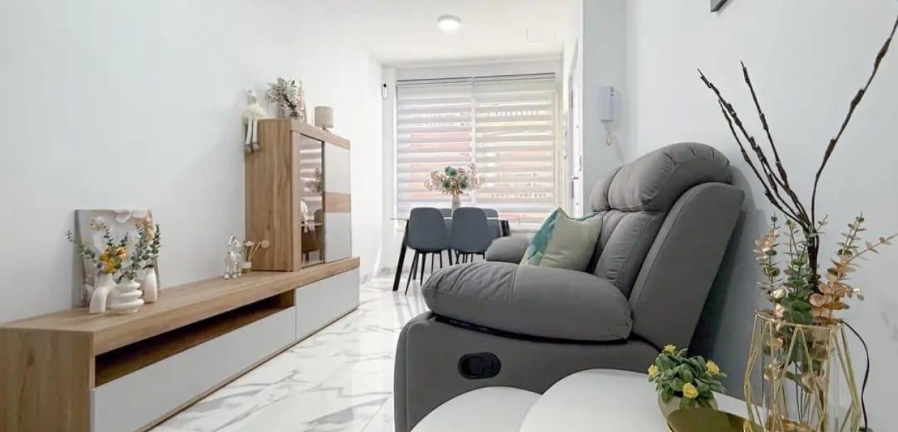 Sale - Apartment / flat -
Torrevieja - Centro