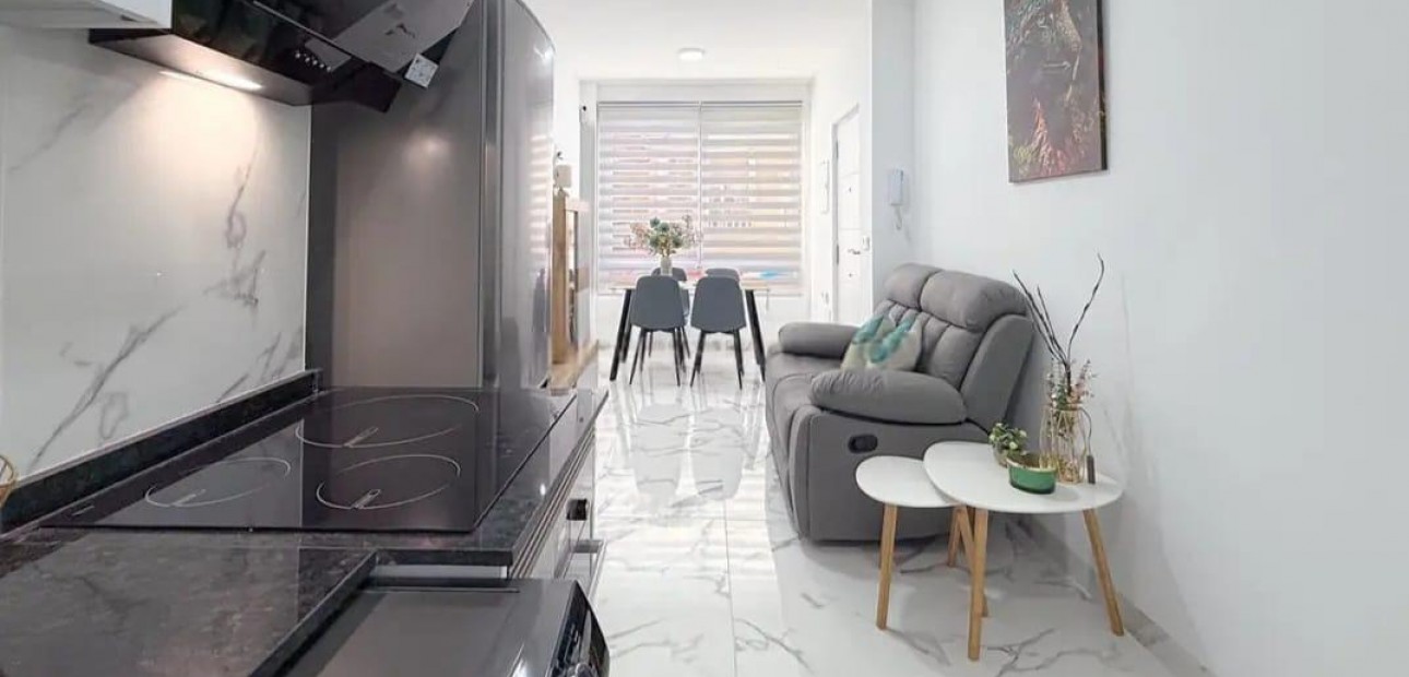 Sale - Apartment / flat -
Torrevieja - Centro