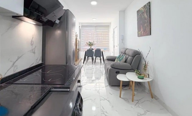 Sale - Apartment / flat -
Torrevieja - Centro
