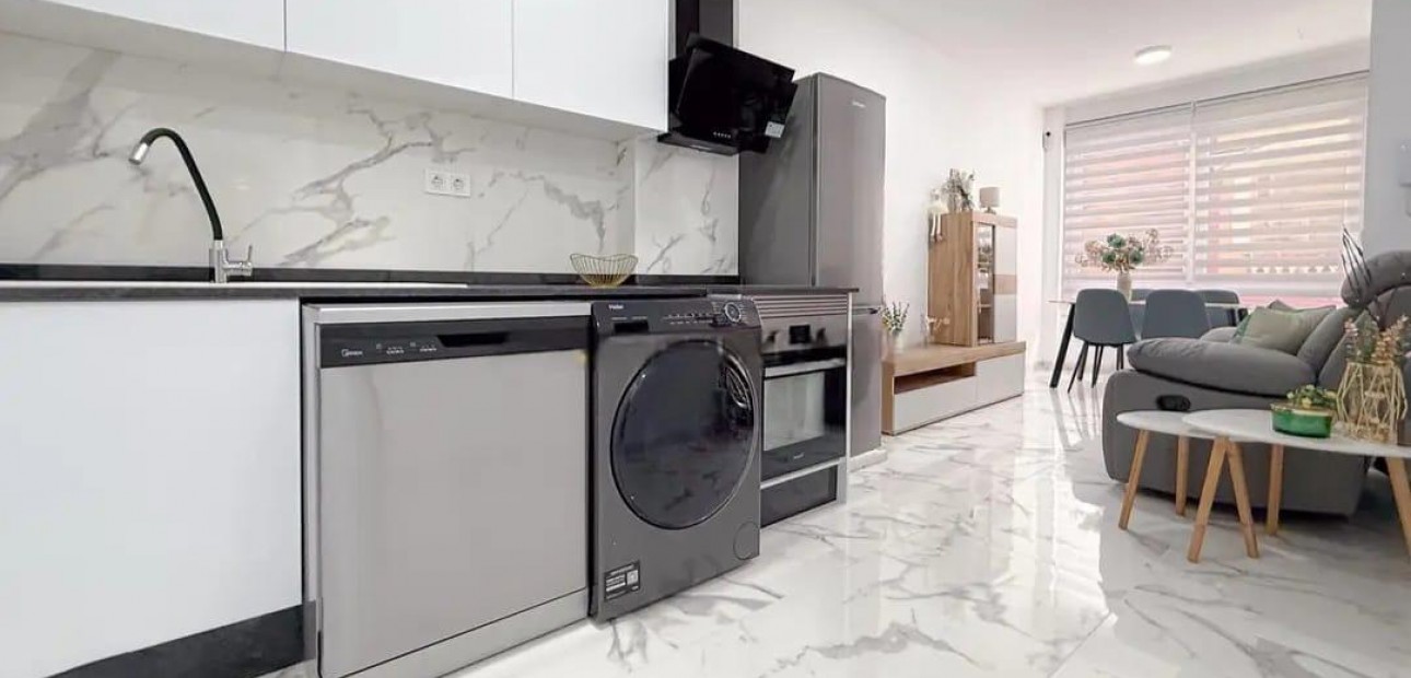 Sale - Apartment / flat -
Torrevieja - Centro