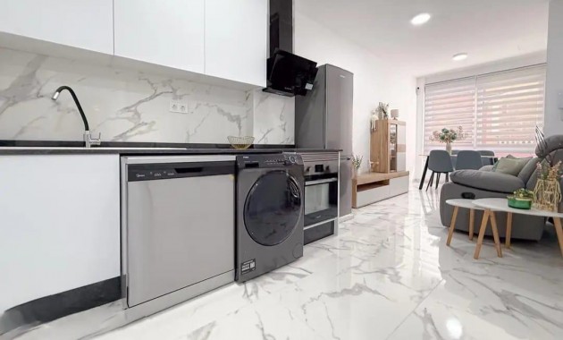 Sale - Apartment / flat -
Torrevieja - Centro