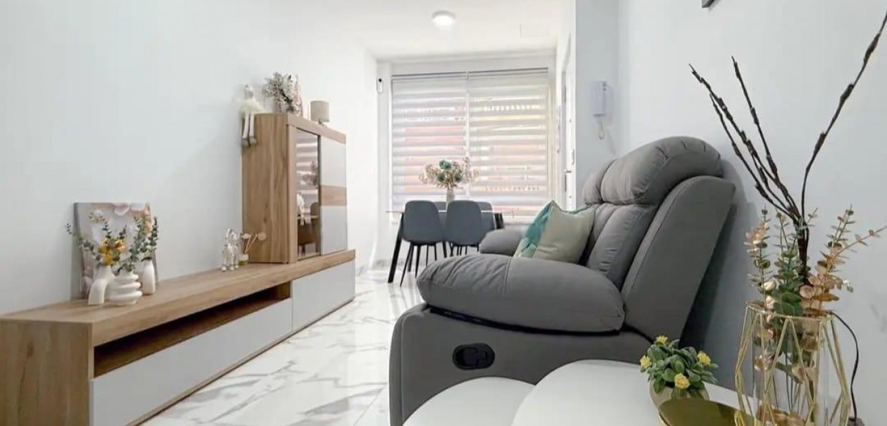 Sale - Apartment / flat -
Torrevieja - Centro