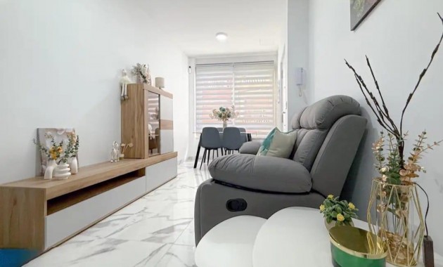 Sale - Apartment / flat -
Torrevieja - Centro