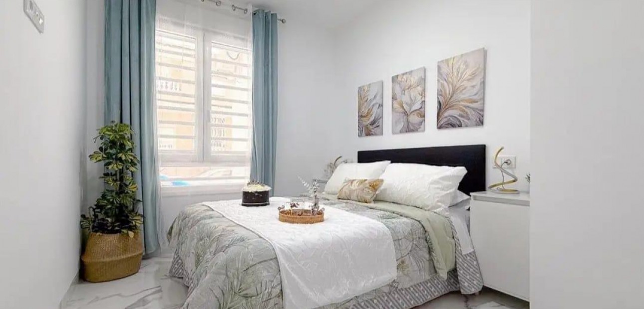 Sale - Apartment / flat -
Torrevieja - Centro