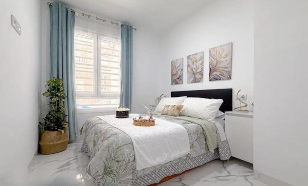 Sale - Apartment / flat -
Torrevieja - Centro