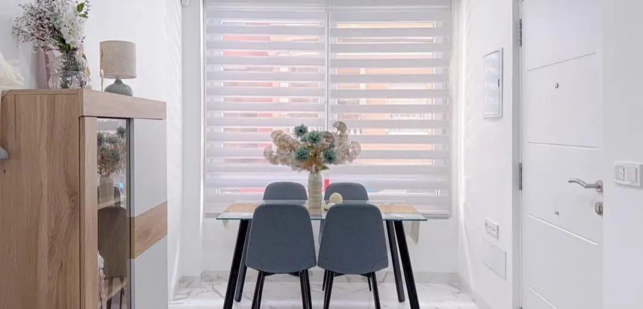 Sale - Apartment / flat -
Torrevieja - Centro