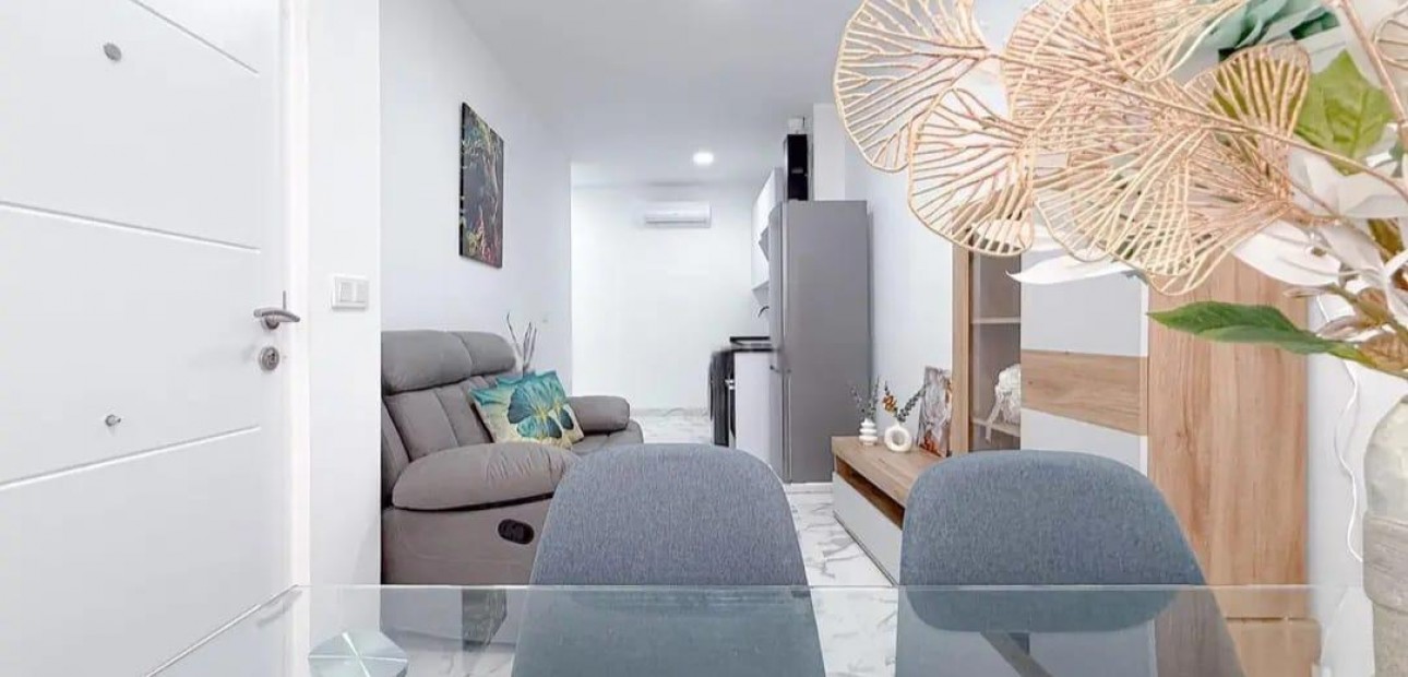 Sale - Apartment / flat -
Torrevieja - Centro