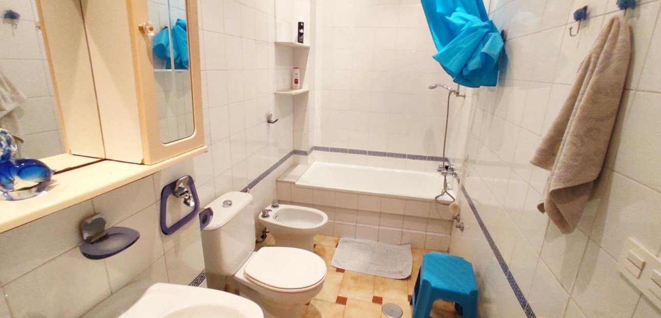 Herverkoop - Appartement / flat -
Torrevieja - Estacion de autobuses