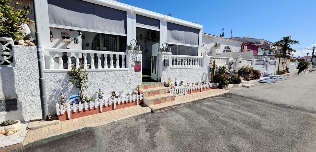 Sale - Bungalow -
Torrevieja - La Siesta - El Salado - Torreta