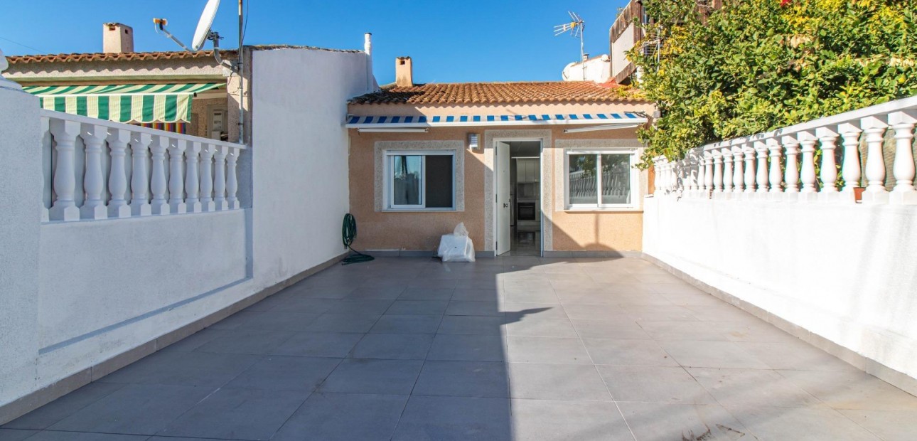Venta - Terraced house -
Torrevieja - Torreta florida