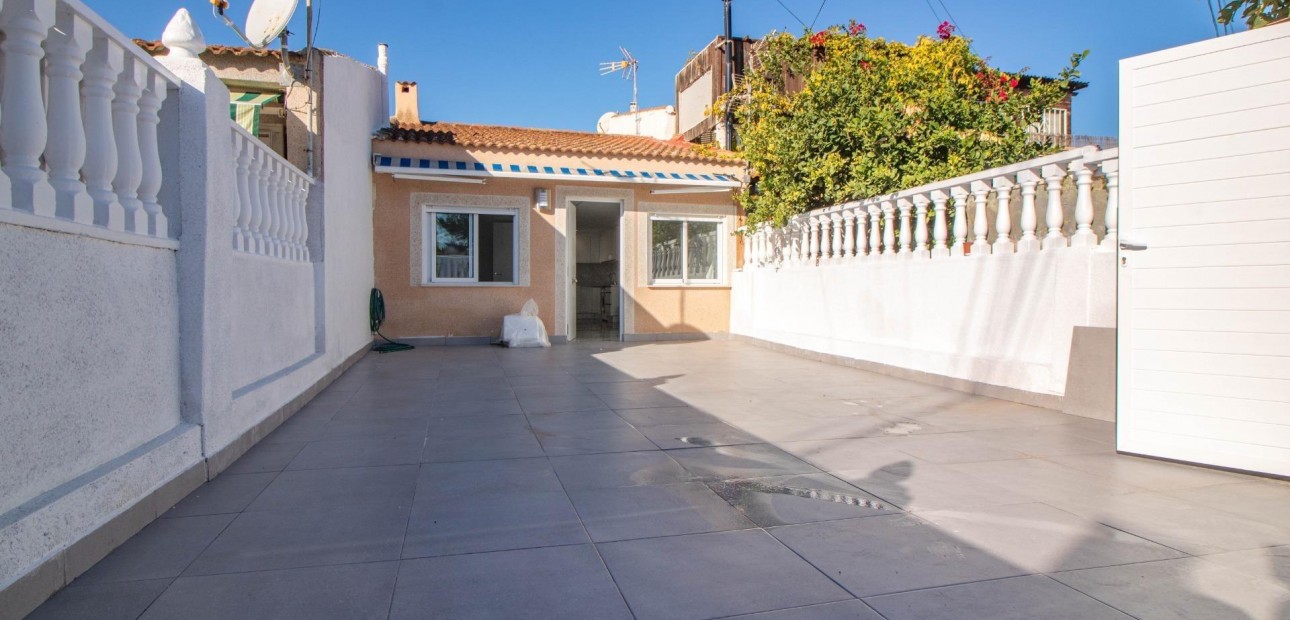 Venta - Terraced house -
Torrevieja - Torreta florida