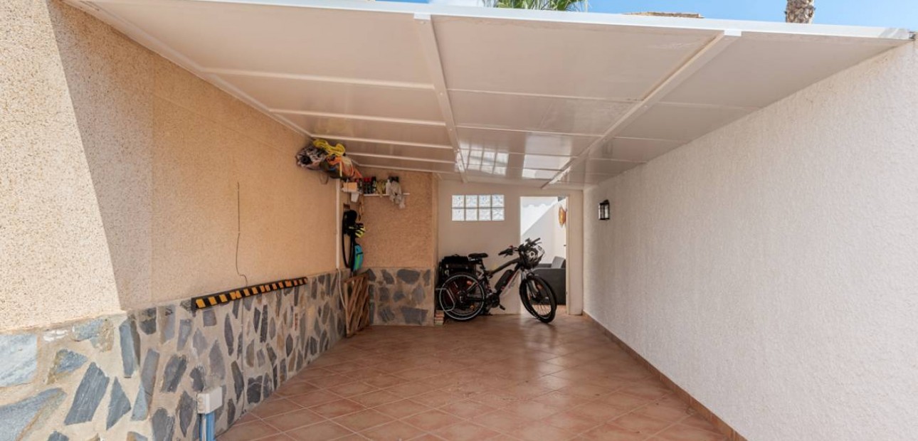 Sale - Villa -
Ciudad Quesada