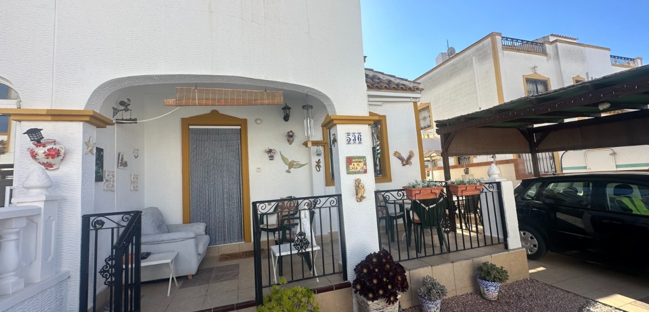 Herverkoop - Herenhuis -
Orihuela - Entre Naranjos Vistabella