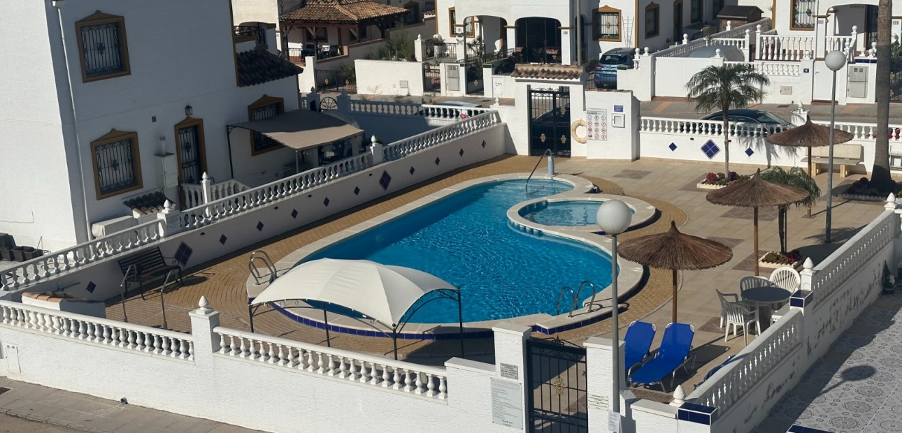 Herverkoop - Herenhuis -
Orihuela - Entre Naranjos Vistabella