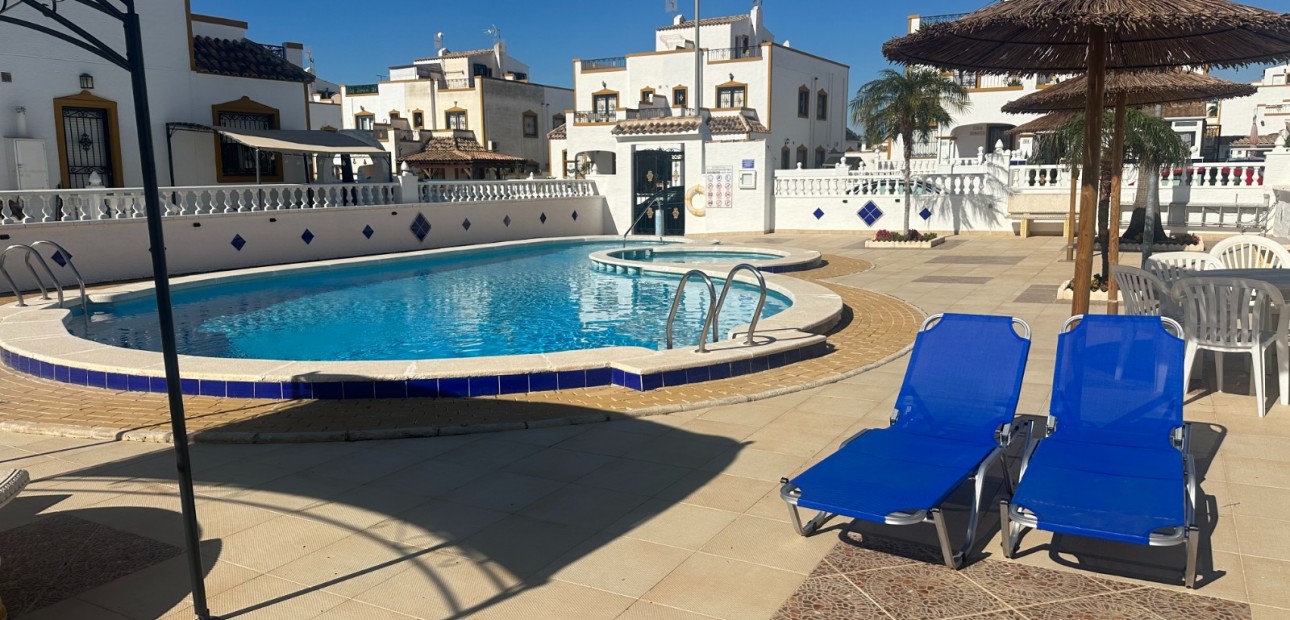 Herverkoop - Herenhuis -
Orihuela - Entre Naranjos Vistabella