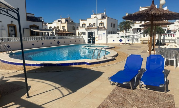 Herverkoop - Herenhuis -
Orihuela - Entre Naranjos Vistabella