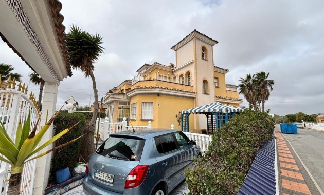Herverkoop - Villa -
Algorfa - Costa blanca sur