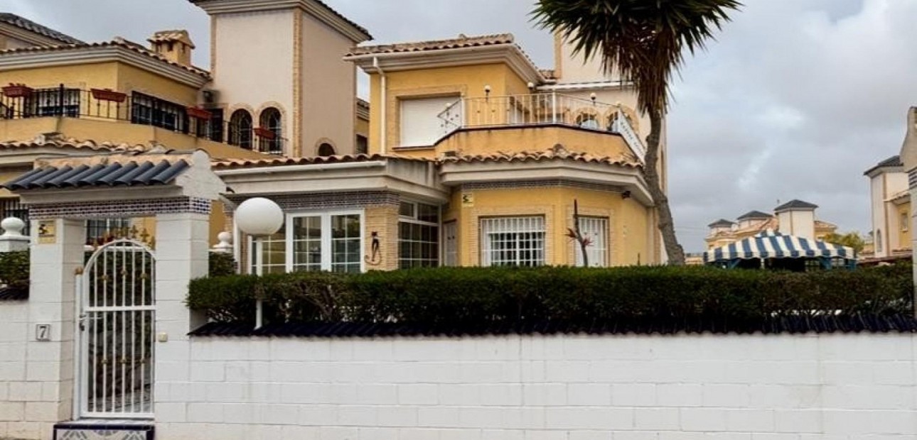 Herverkoop - Villa -
Algorfa - Costa blanca sur