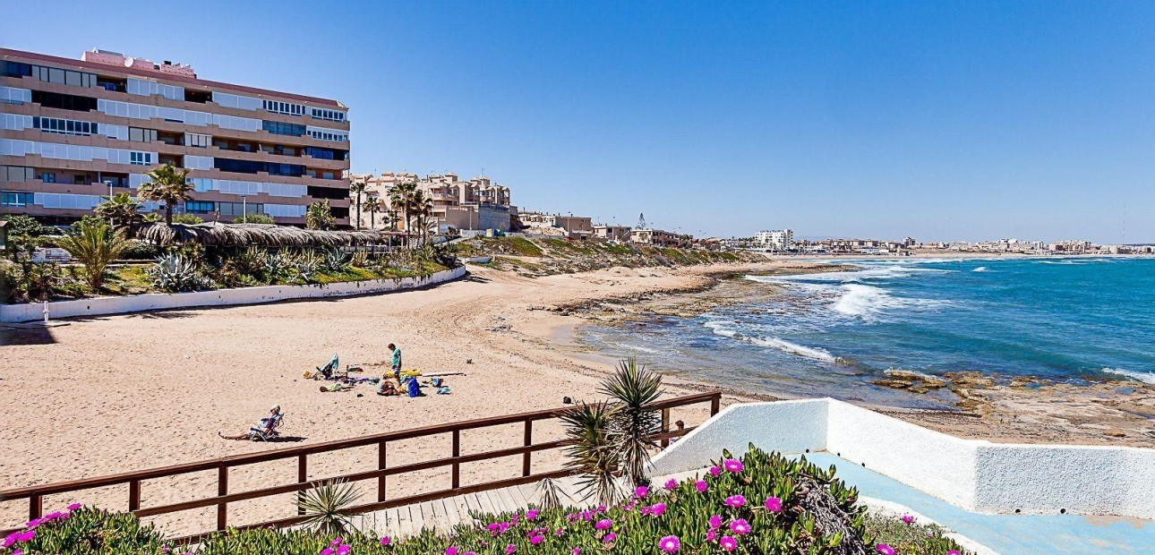 Herverkoop - Terraced house -
Torrevieja - Los Europeos