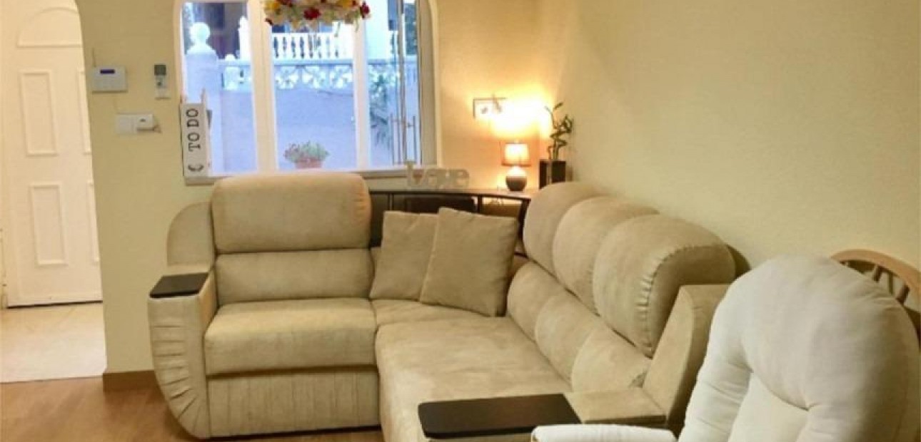 Sale - Bungalow -
Torrevieja - Torrejón
