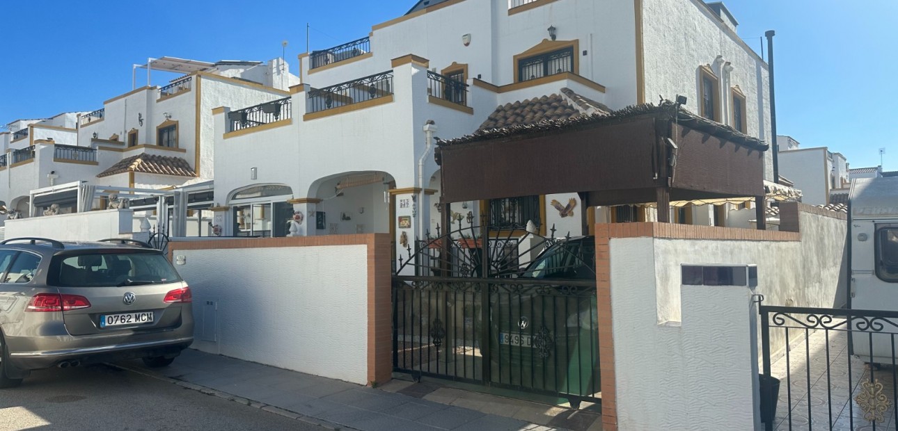 Herverkoop - Herenhuis -
Orihuela - Entre Naranjos Vistabella