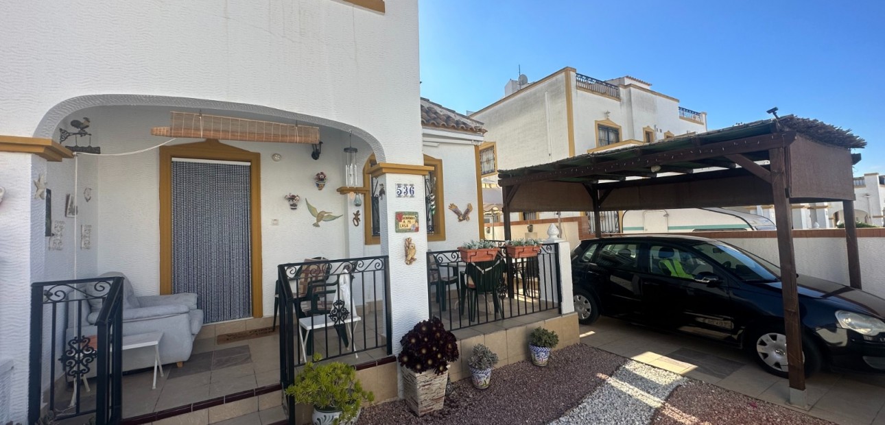 Herverkoop - Herenhuis -
Orihuela - Entre Naranjos Vistabella