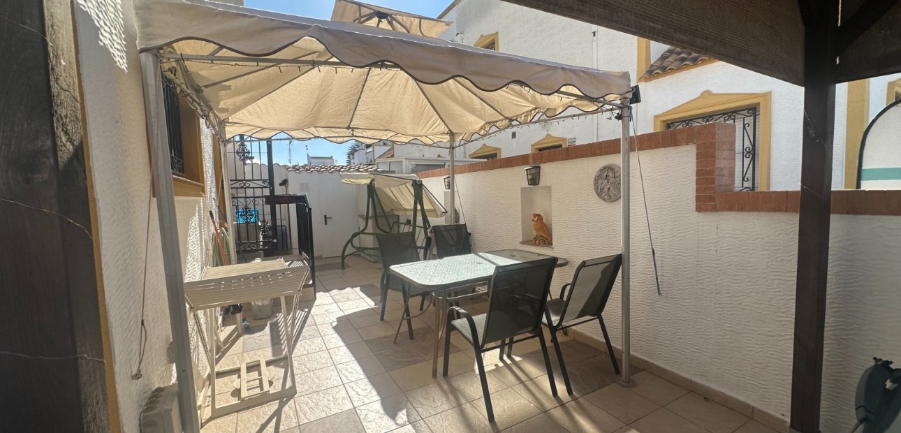 Herverkoop - Herenhuis -
Orihuela - Entre Naranjos Vistabella