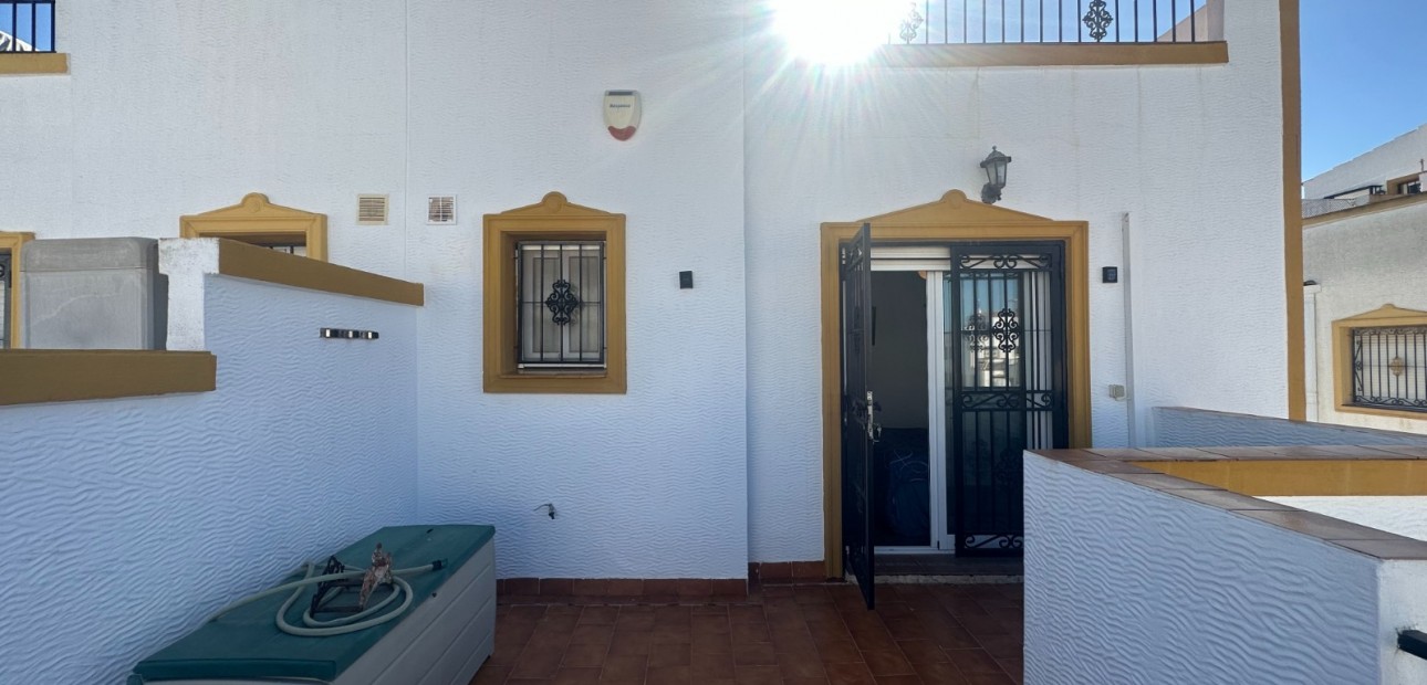 Herverkoop - Herenhuis -
Orihuela - Entre Naranjos Vistabella