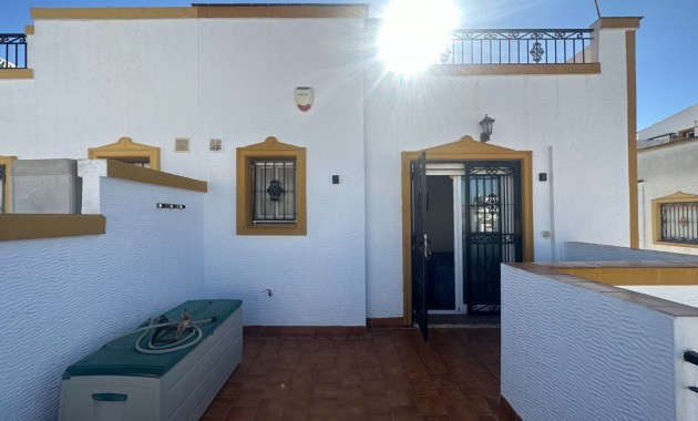 Herverkoop - Herenhuis -
Orihuela - Entre Naranjos Vistabella