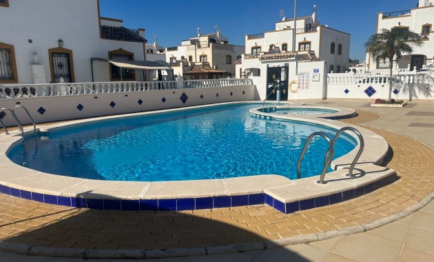Herverkoop - Herenhuis -
Orihuela - Entre Naranjos Vistabella