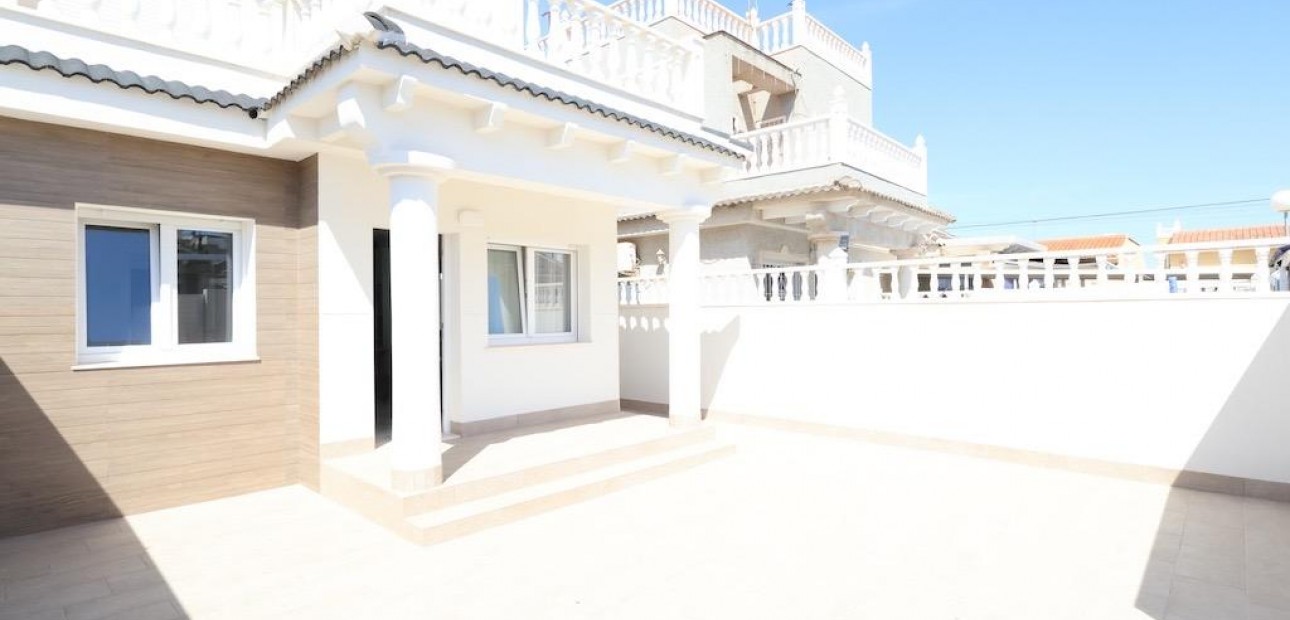 Venta - Terraced house -
Torrevieja - San luis