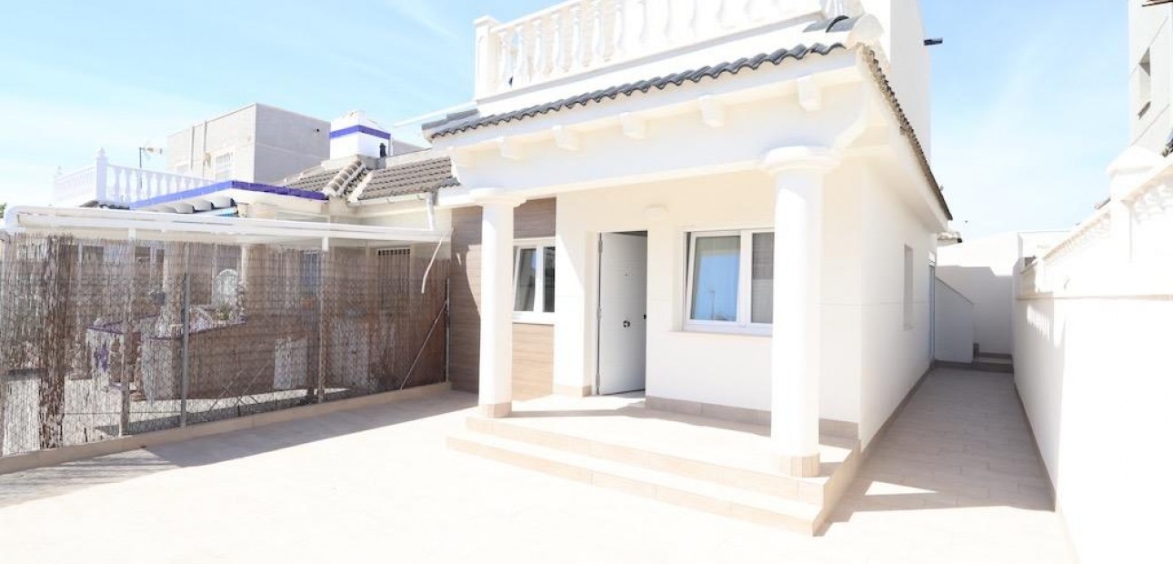 Venta - Terraced house -
Torrevieja - San luis