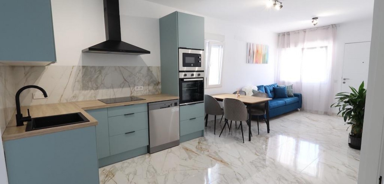 Venta - Terraced house -
Torrevieja - San luis