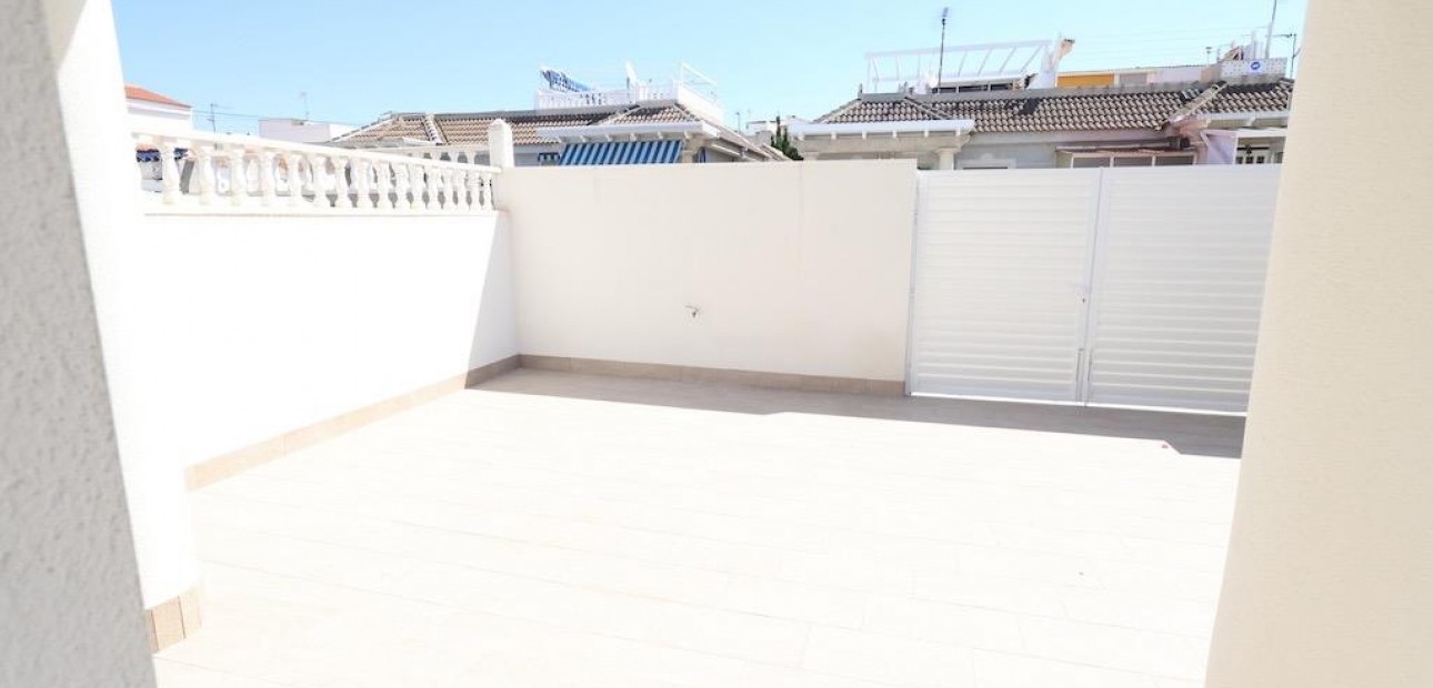Venta - Terraced house -
Torrevieja - San luis