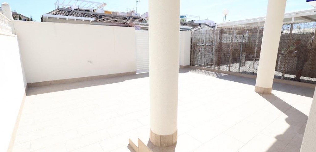 Venta - Terraced house -
Torrevieja - San luis