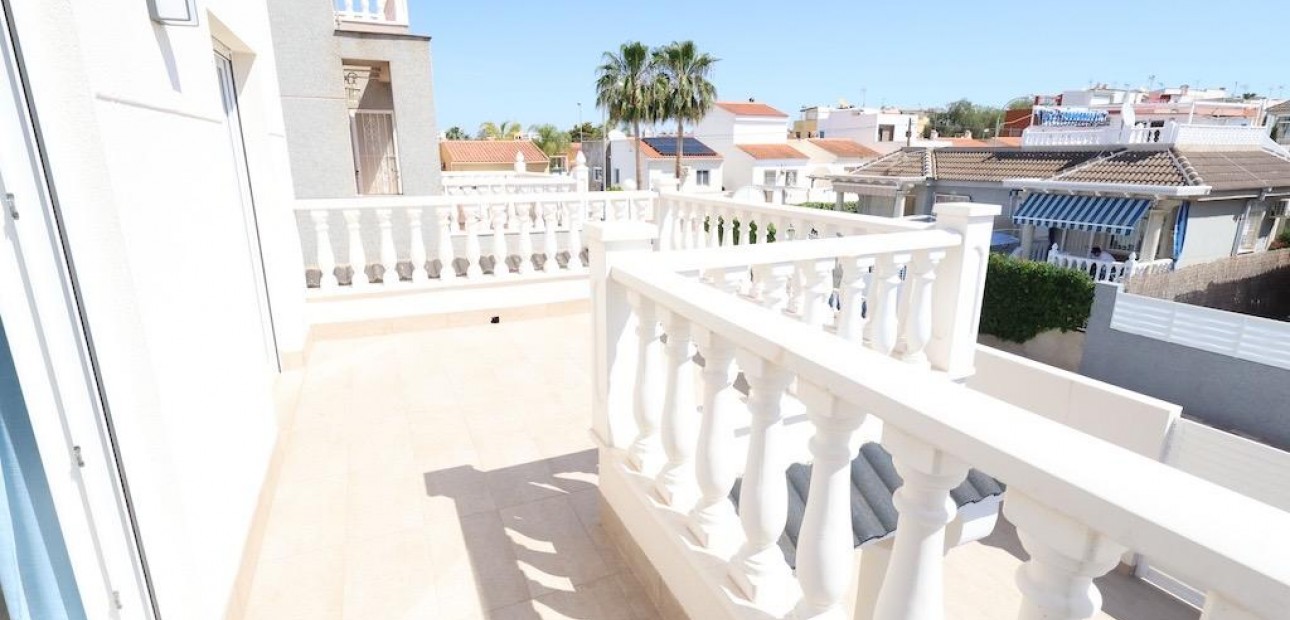 Venta - Terraced house -
Torrevieja - San luis