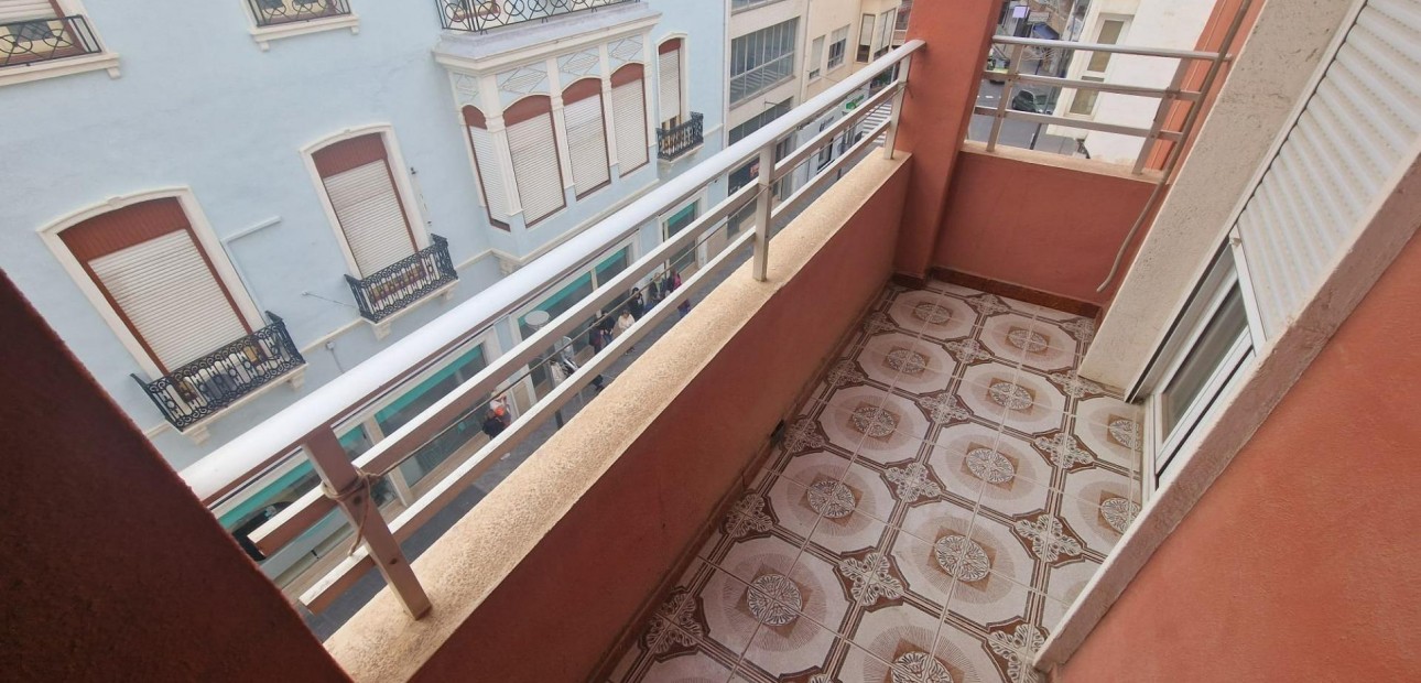 Venta - Apartamento / piso -
Torrevieja - Estacion de autobuses