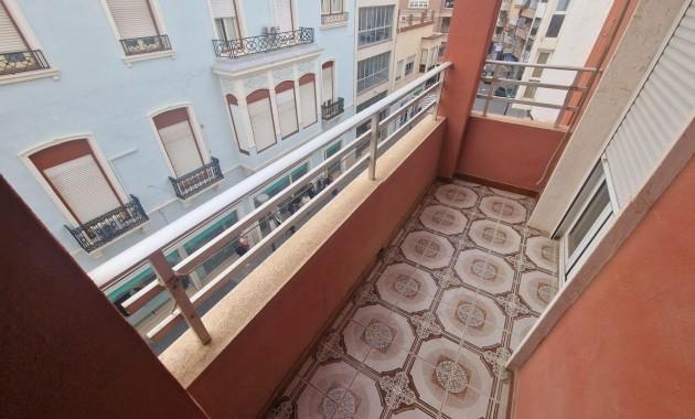 Venta - Apartamento / piso -
Torrevieja - Estacion de autobuses
