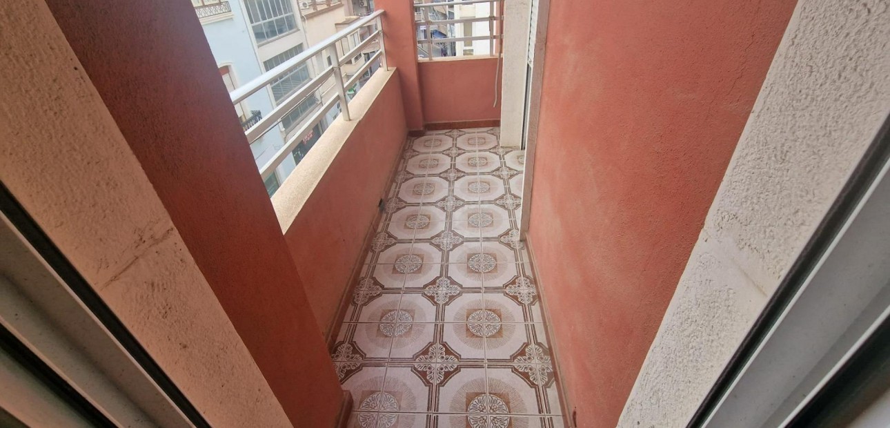 Venta - Apartamento / piso -
Torrevieja - Estacion de autobuses