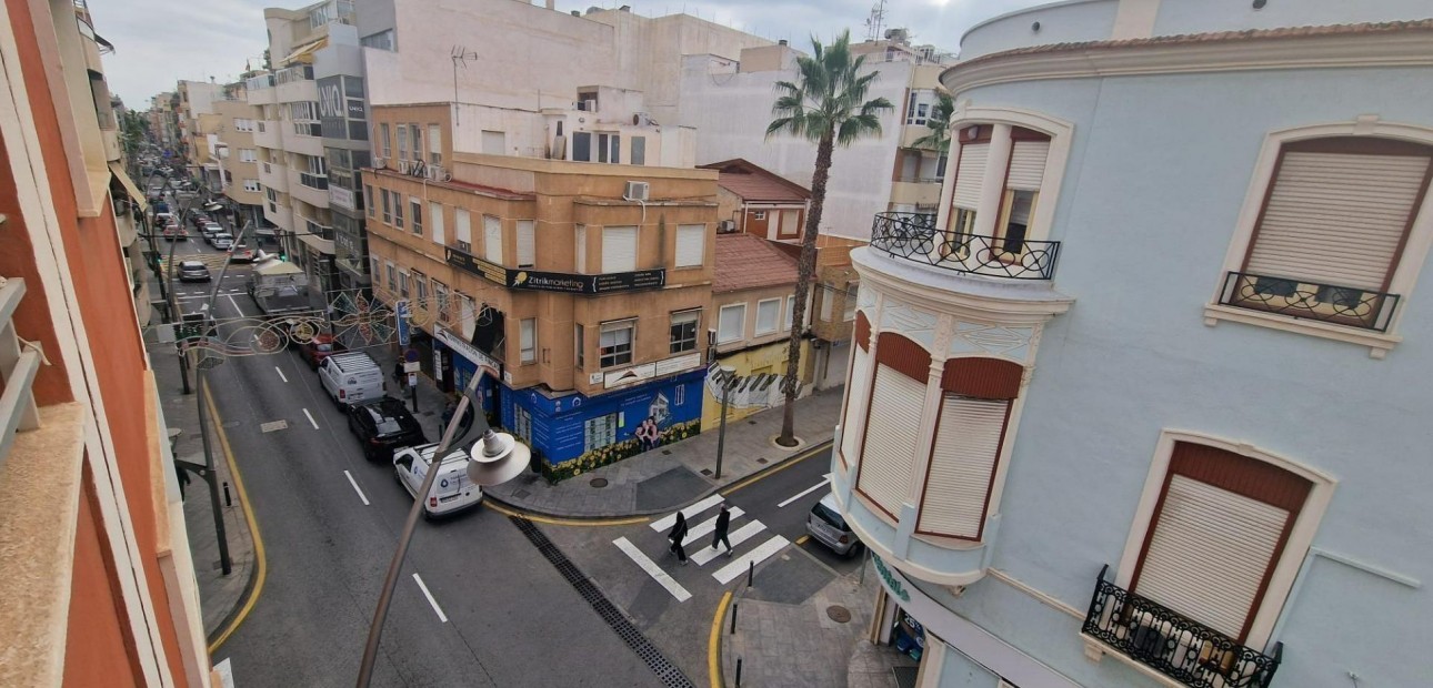 Venta - Apartamento / piso -
Torrevieja - Estacion de autobuses