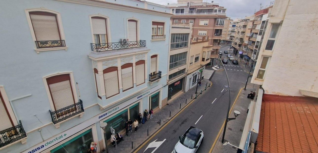 Venta - Apartamento / piso -
Torrevieja - Estacion de autobuses