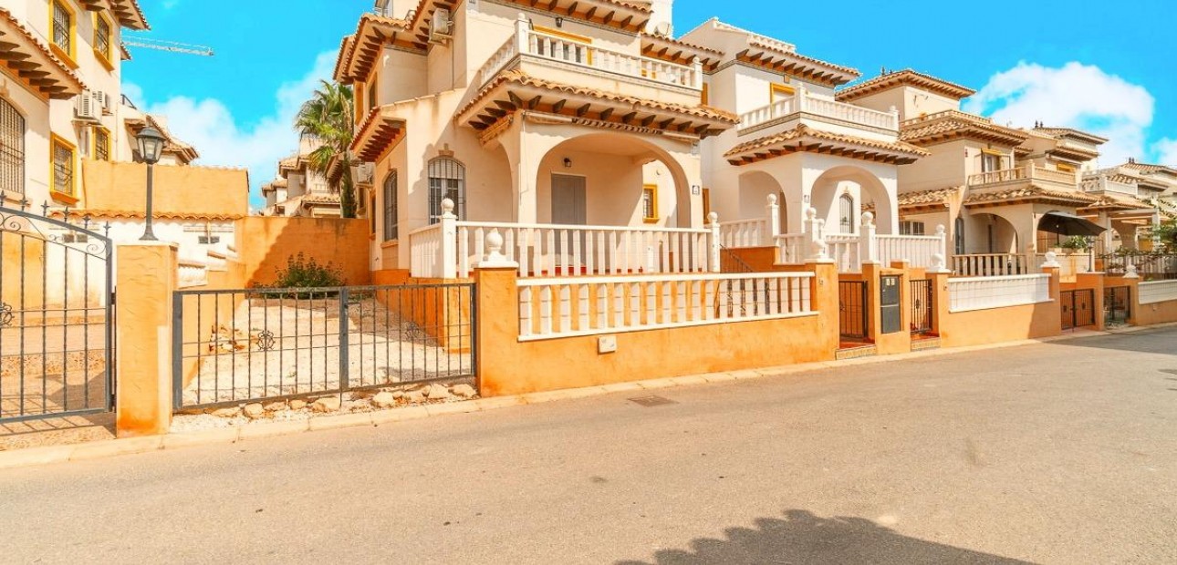 Venta - Terraced house -
Orihuela Costa - Los Dolses